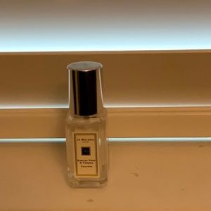 Jo Malone English Pear and Freesia perfume